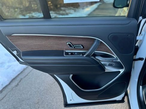 Certified 2025 Land Rover Range Rover SE AWD/4WD image 12