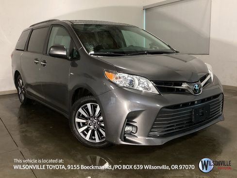 Used 2018 Toyota Sienna AWD image 1