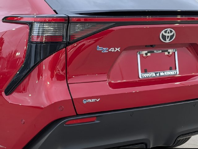Used 2024 Toyota bZ4X FWD image 8