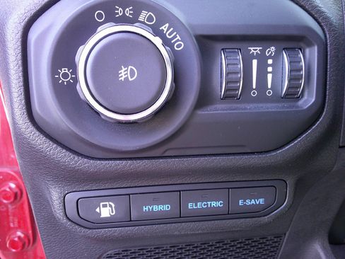 Used 2022 Jeep Wrangler Unlimited Sahara image 20