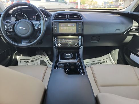 Used 2017 Jaguar XE Premium image 14