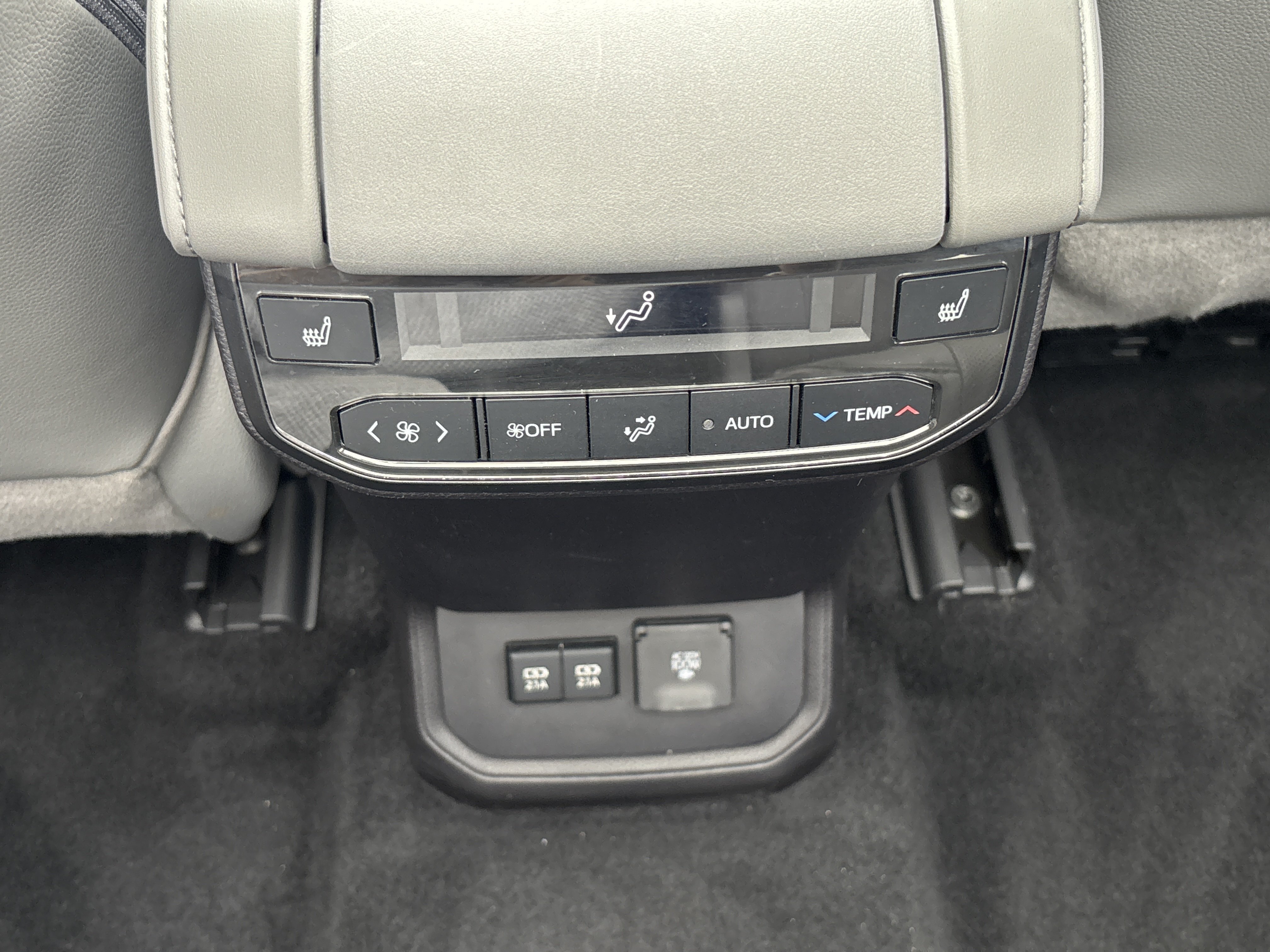Used 2021 Toyota Highlander Platinum AWD/4WD image 16