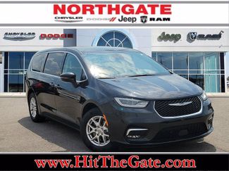 Used 2023 Chrysler Pacifica Touring-L FWD video 1