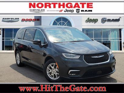 Used 2023 Chrysler Pacifica Touring-L