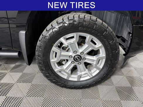 Used 2024 Nissan Titan SV w/ SV Convenience Package image 15