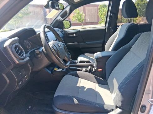 Used 2020 Toyota Tacoma TRD Sport AWD/4WD image 14