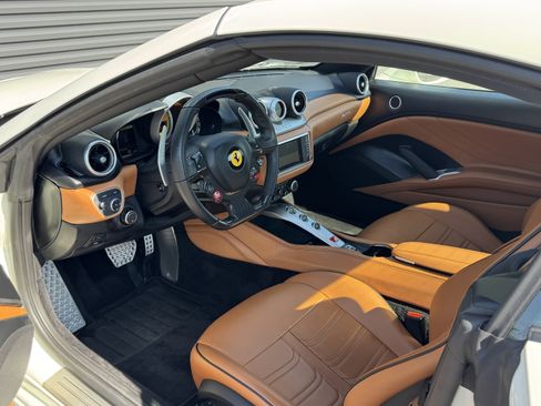 Used 2017 Ferrari California T image 10