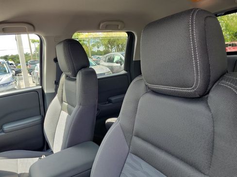Used 2023 Nissan Frontier SV w/ SV Convenience Package RWD image 18