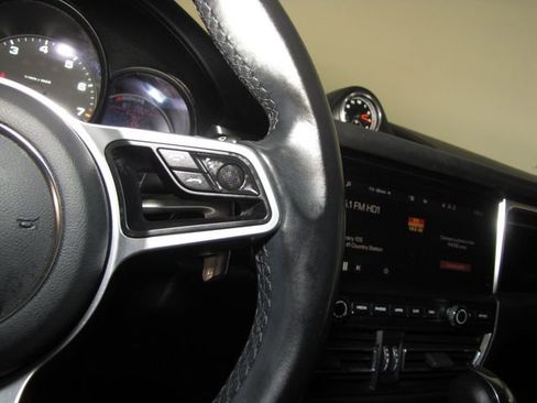 Used 2021 Porsche Macan image 6
