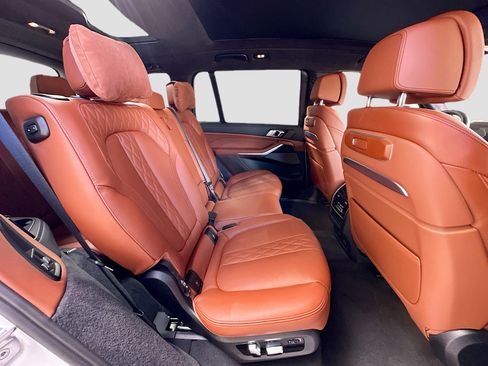 Used 2025 BMW X7 M60i image 30