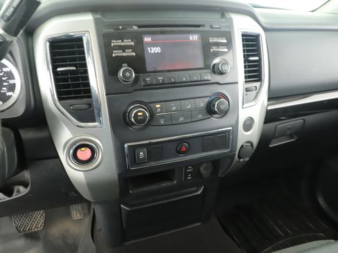 Used 2017 Nissan Titan SV image 17