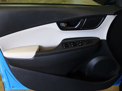 Used 2022 Hyundai Kona SEL w/ Winter Weather Package image 20