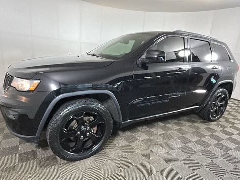 Used 2018 Jeep Grand Cherokee Laredo AWD/4WD image 8