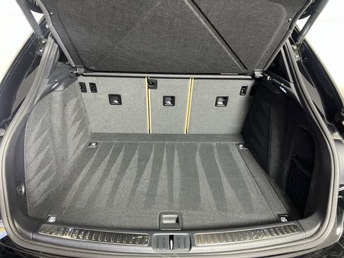 Certified 2025 Porsche Macan image 17