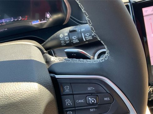 Used 2023 Jeep Grand Cherokee Limited AWD/4WD image 37