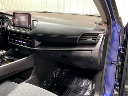 Used 2023 Nissan Rogue SV image 16