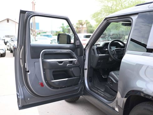 Used 2021 Land Rover Defender 90 X image 6