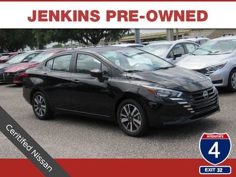 Certified 2025 Nissan Versa SV image 1