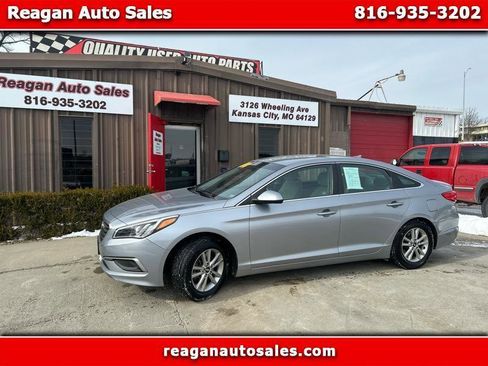 Used 2017 Hyundai Sonata SE image 1