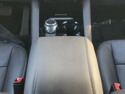 Used 2025 Ford Explorer Platinum image 19