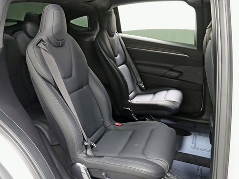 Used 2022 Tesla Model X image 33