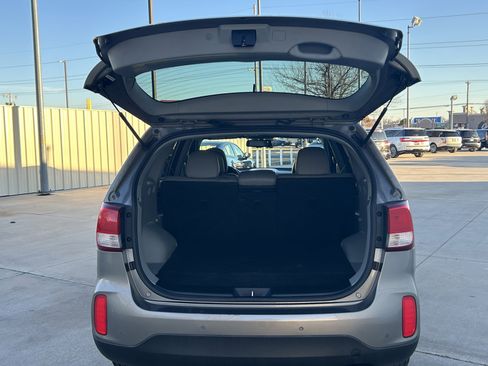 Used 2015 Kia Sorento LX image 8