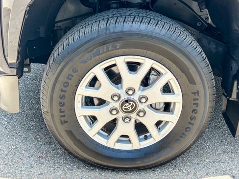 Used 2025 Toyota Tacoma SR5 AWD/4WD image 10