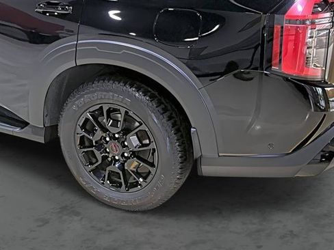 Used 2025 Nissan Armada PRO-4X AWD/4WD image 9