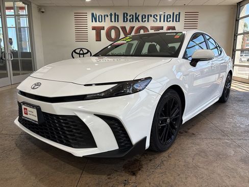 Certified 2025 Toyota Camry SE FWD image 6