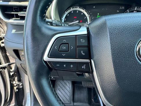 Used 2022 Toyota Highlander XLE AWD/4WD image 21