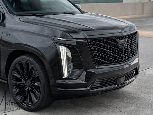 Used 2025 Cadillac Escalade Sport Platinum w/ LPO, ONYX Package AWD/4WD image 25