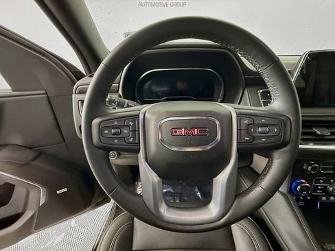 Used 2023 GMC Yukon XL SLT w/ SLT Luxury Package image 35