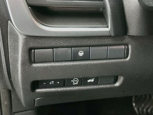 Used 2024 Nissan Rogue SV AWD/4WD image 17