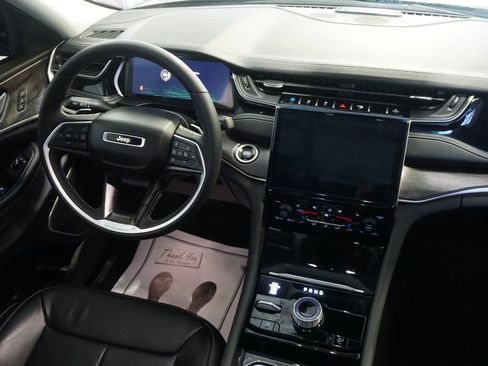 Used 2023 Jeep Grand Cherokee 4WD 4xe w/ Luxury Tech Group II image 32