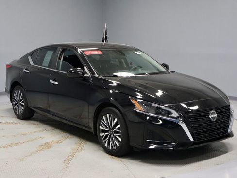 Used 2023 Nissan Altima 2.5 SV AWD/4WD image 1