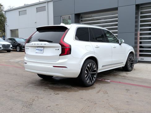 Used 2025 Volvo XC90 B6 Plus image 9