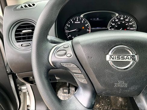 Used 2019 Nissan Pathfinder S image 13
