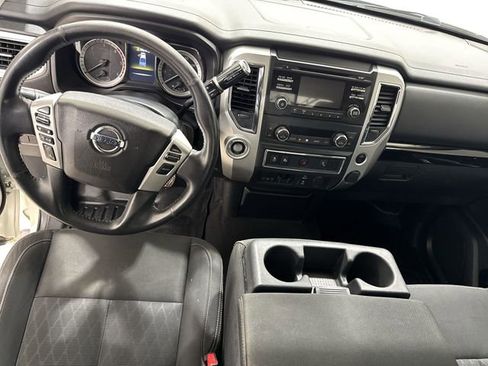 Used 2017 Nissan Titan SV image 19