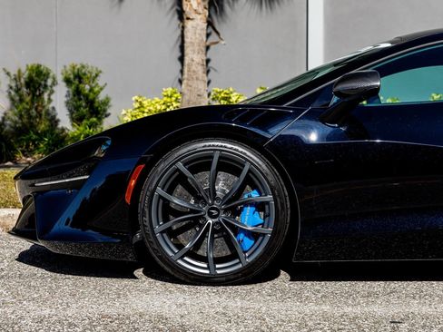 Used 2023 McLaren Artura RWD image 16