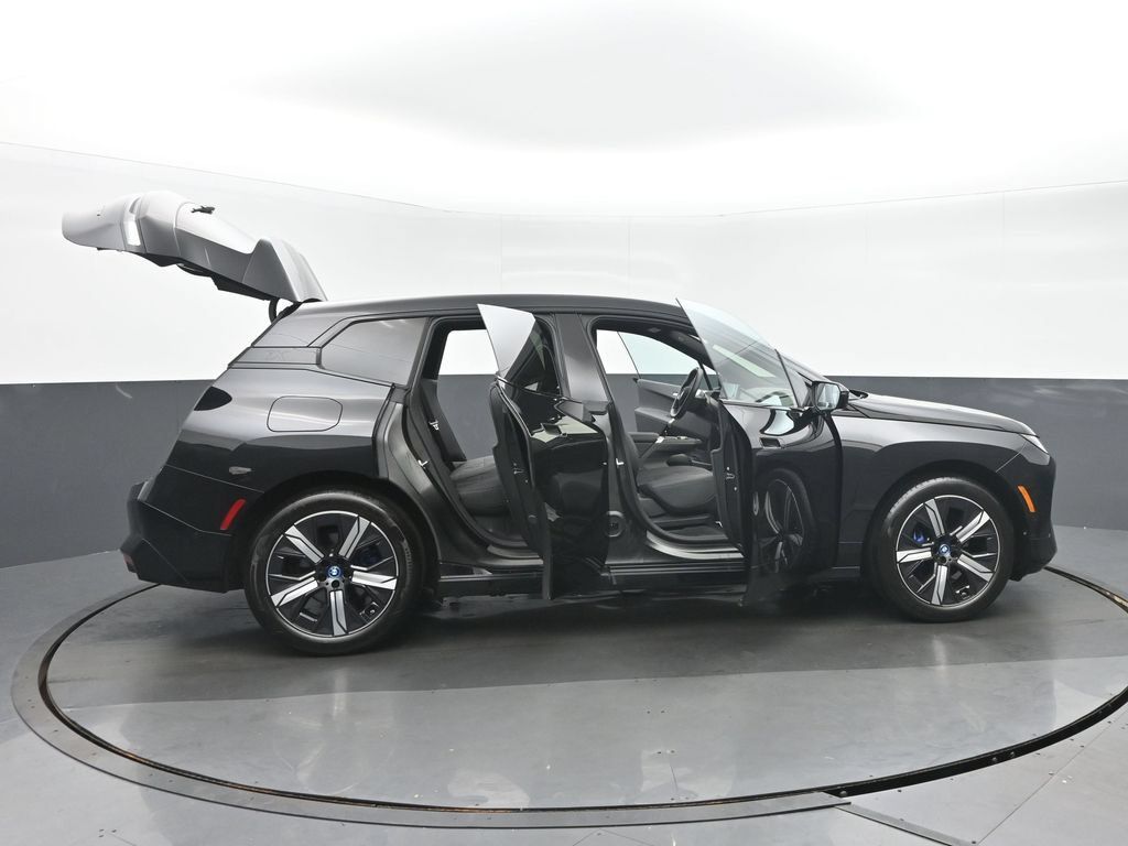 Used 2024 BMW iX xDrive50 w/ Premium Package AWD/4WD image 38