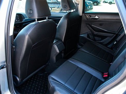 Used 2024 Volkswagen Jetta SE image 38