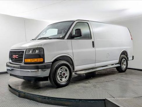 Used 2017 GMC Savana 2500 RWD image 2