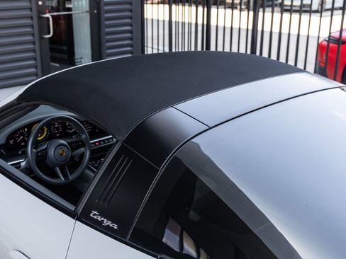 Certified 2022 Porsche 911 Targa 4S AWD/4WD image 23