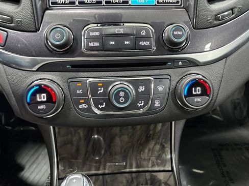 Used 2015 Chevrolet Impala LT w/ Convenience Package FWD image 19