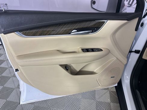 Used 2019 Cadillac XT5 FWD image 8