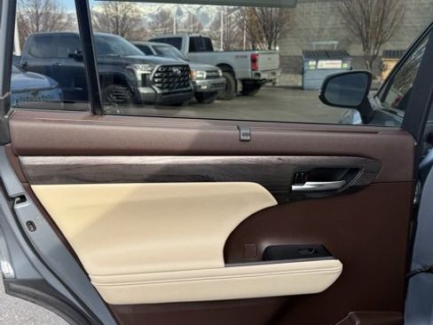 Certified 2021 Toyota Highlander Platinum image 35