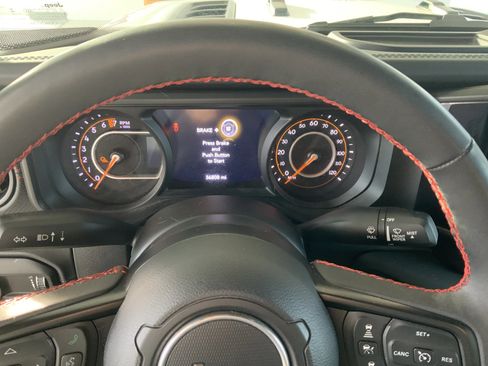 Used 2024 Jeep Gladiator Rubicon w/ Technology Group image 7