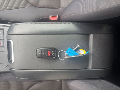 Used 2025 Toyota Highlander LE FWD image 22