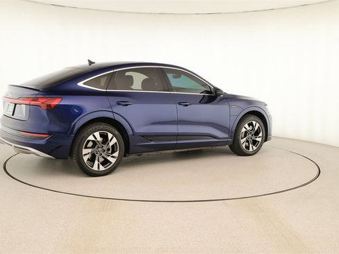 Certified 2022 Audi e-tron Premium image 7