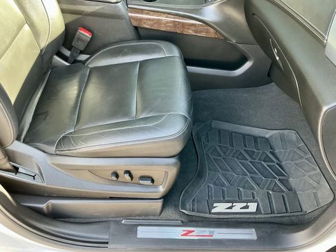 Used 2020 Chevrolet Suburban LT w/ Luxury Package image 23